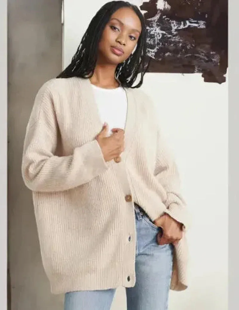 Cozy - Oversized knit cardigan in soft wool blend for timeless comfort