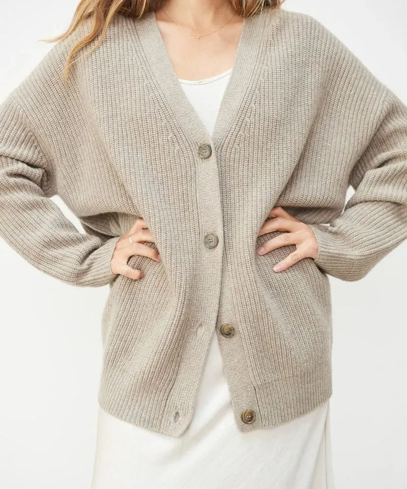 Cozy - Oversized knit cardigan in soft wool blend for timeless comfort